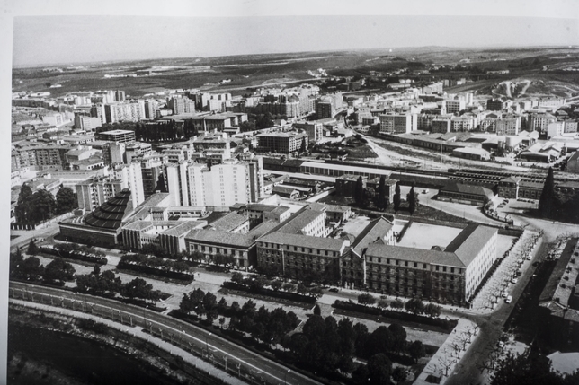 El archivo de fotografías aéreas de Diario de Burgos permite comprobar cómo y cuánto ha cambiado la ciudad en unas décadas.  / LORENZO MATÍAS