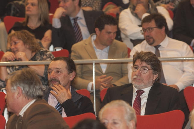 Autoridades y representantes de todos los estamentos sociales estuvieron presentes en el acto en el que se entregaron los premios Martinillos a los valores humanos, deportivos, culturales y empresariales.  / ALBERTO RODRIGO