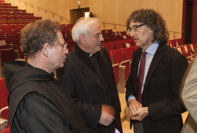 Autoridades y representantes de todos los estamentos sociales estuvieron presentes en el acto en el que se entregaron los premios Martinillos a los valores humanos, deportivos, culturales y empresariales.  / ALBERTO RODRIGO