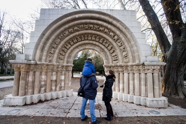 El antes y el después del arco de Cerezo de Río Tirón