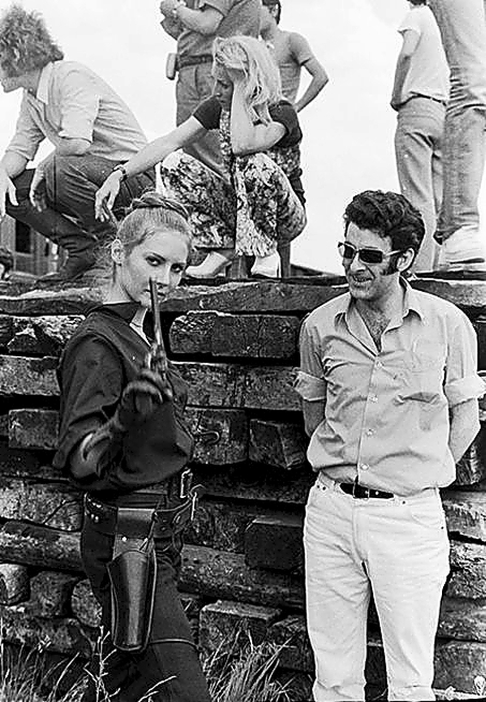 Claudia Cardinale disfrutó de su estancia en Burgos, a diferencia de Bardot, que siempre apareció rodeada de su séquito y no se dejó ver durante el rodaje salvo para lo imprescindible.  / FEDE