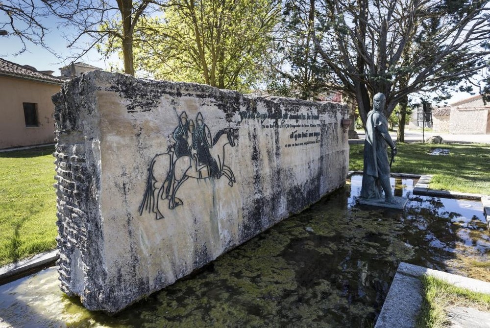 Monumento que recuerda el paso del Camino del Cid por la provincia de Burgos. 