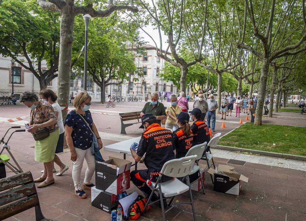 Voluntarios de Protección Civil se ocuparon del reparto.