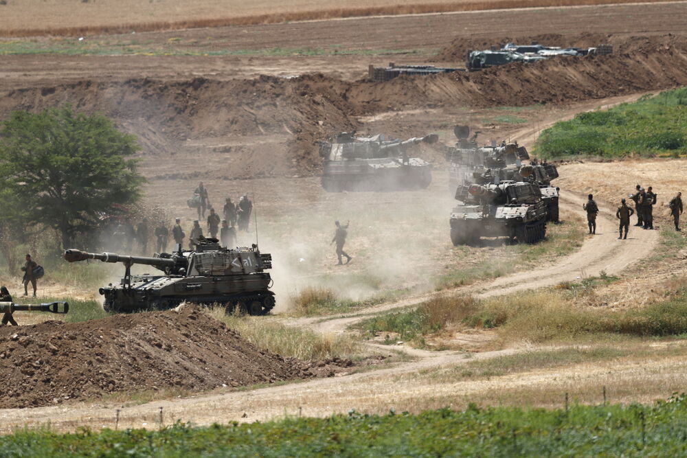 Israeli artillery at Gaza border  / ATEF SAFADI