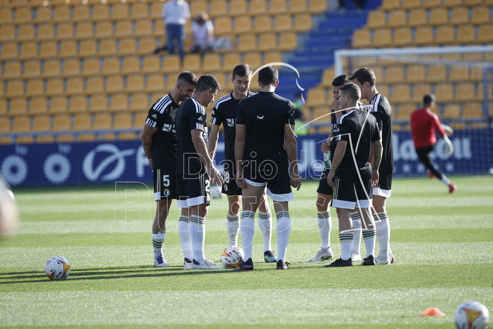 La derrota del Burgos CF en Alcorcón, en imágenes.  / JESÚS J. MATÍAS