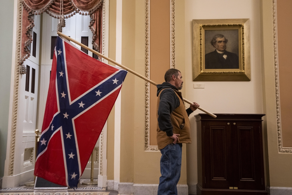 Protestors enter US Capitol  / JIM LO SCALZO