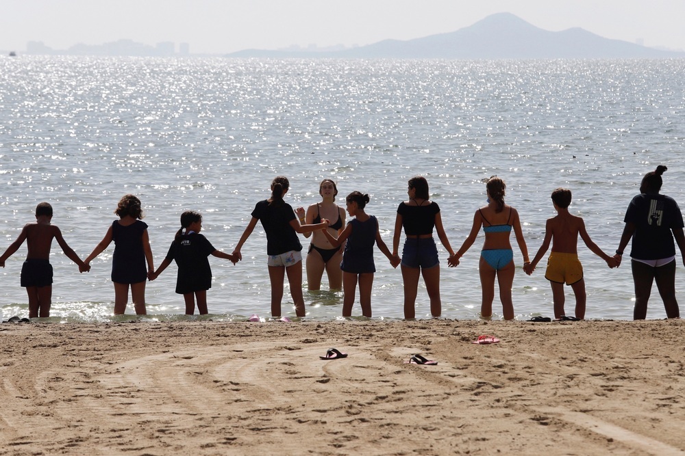 Un 'abrazo' al Mar Menor