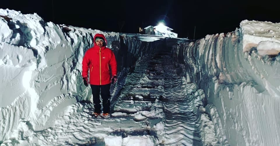 Así quedaron los accesos al Refugio Castro Valnera anoche.