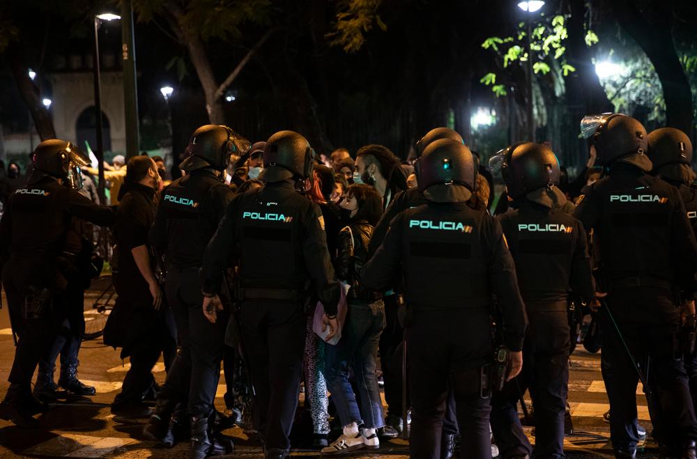 Protestas contra el encarcelamiento de Pablo Hasel en Sevilla  / MARÍA JOSÉ LÓPEZ