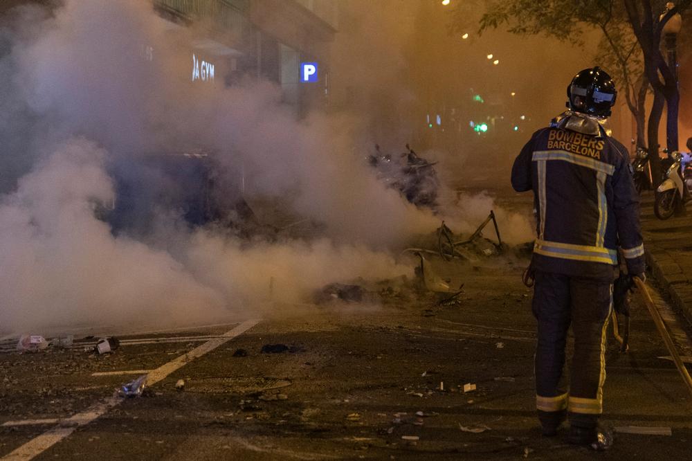 Segundo dí­a de protestas contra el encarcelamiento de Pablo Hasel  / ADRIÁ  ROPERO