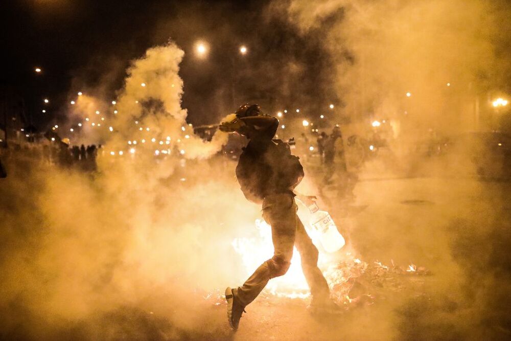 Al menos 6 manifestantes muertos en primer día de emergencia nacional en Perú