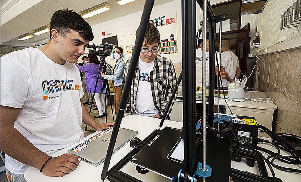 La Fundación Orange elige al Padre Aramburu para estrenar en Burgos su  primer laboratorio digital | Noticias Diario de Burgos