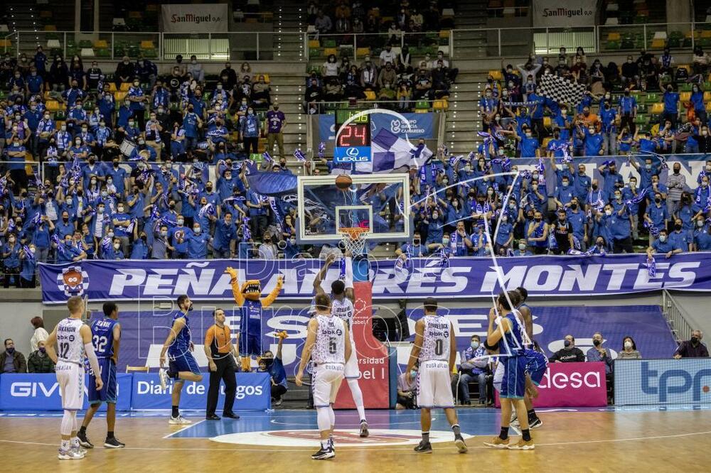 Victoria épica del Hereda San Pablo en el Coliseum ante el Bilbao Basket.  / JESÚS J. MATÍAS