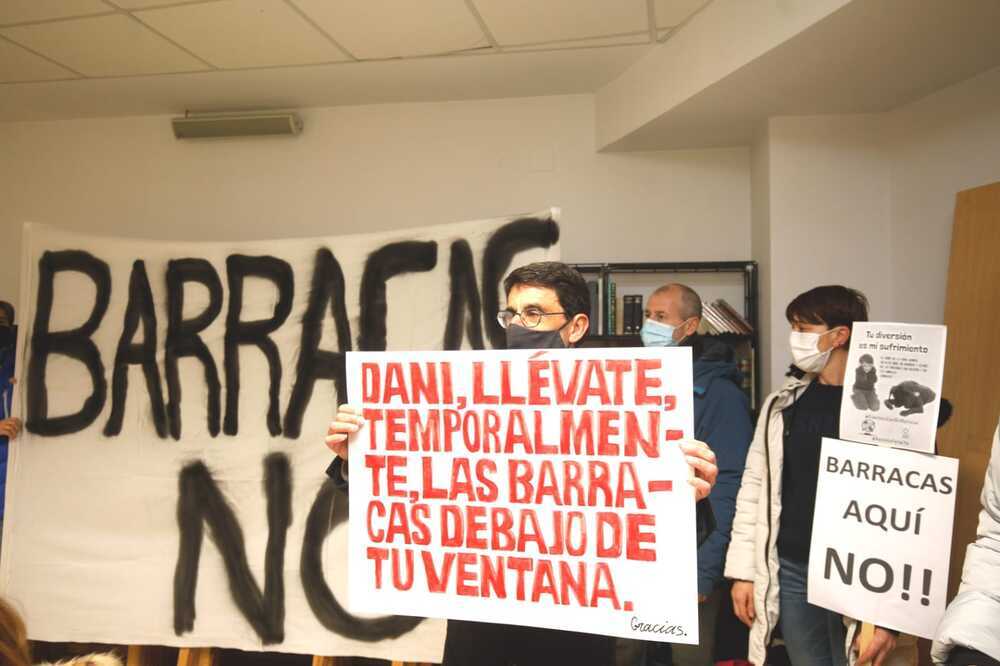 Protesta vecinal contra la ubicación de las barracas en Fuentecillas. 