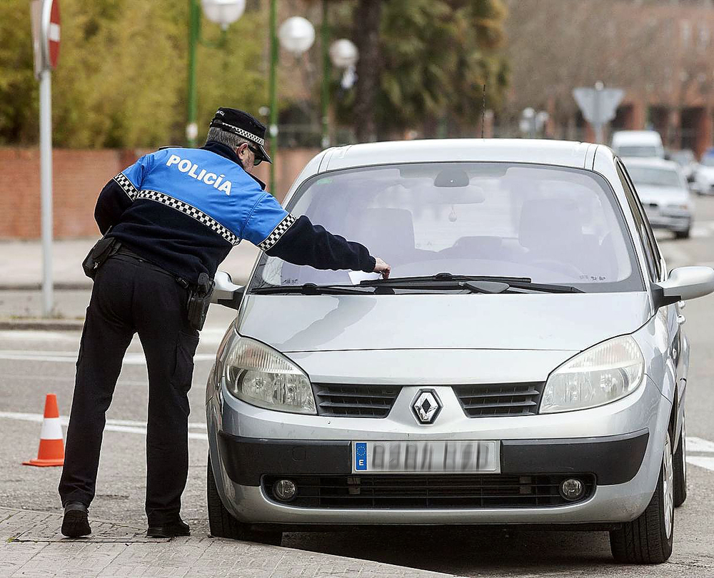 La Policía Local De Burgos Empezará A Multar Desde El Móvil En Octubre