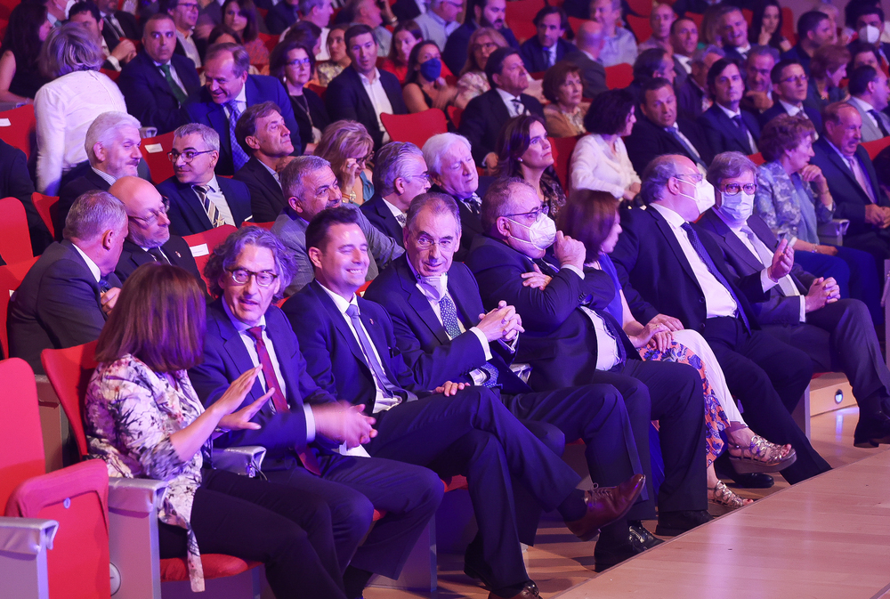 El Auditorio se ha llenado con empresarios, amigos y políticos.