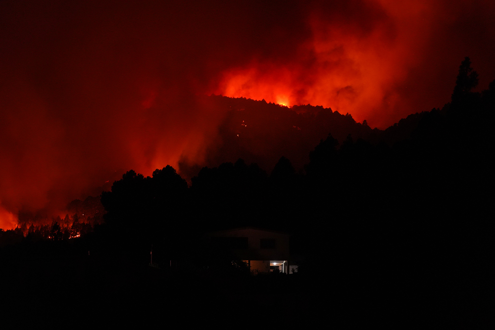 El fuego de Arafo (Tenerife) afecta a más de 1.800 hectáreas  / AGENCIAS