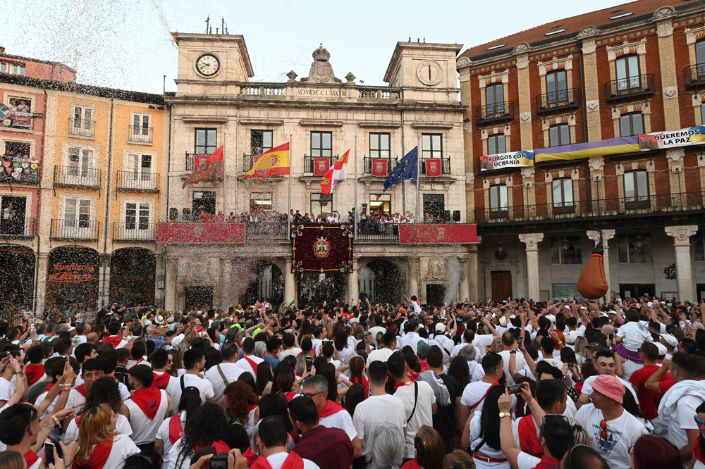 Sampedros 2023. Las fiestas de Burgos acaban de arrancar.  / RICARDO ORDÓÑEZ (ICAL)