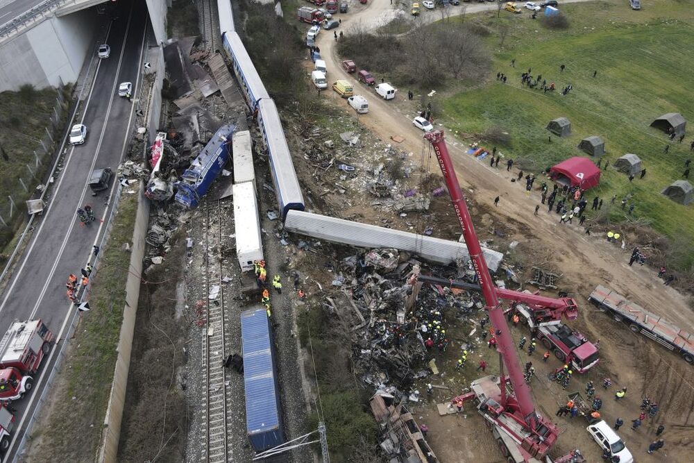 Scontro tra treni in Grecia almeno 32 morti  / ASSOCIATED PRESS/LAPRESSE