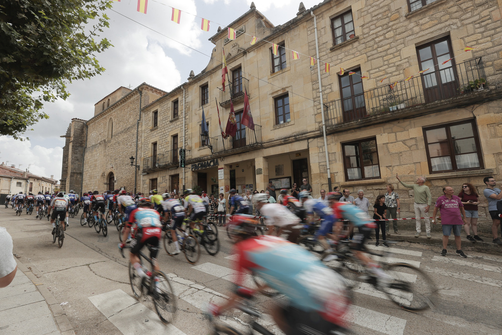 Lerma ha acogido este miércoles la salida de la etapa 11 de La Vuelta.  / MANUEL BRUQUE / EFE