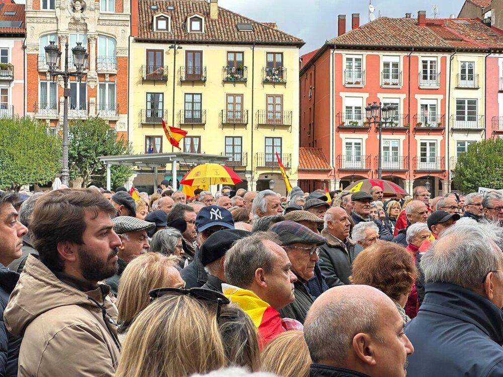 El vicepresidente de la Junta de Castilla y León, en la concentración contra la amnistía.