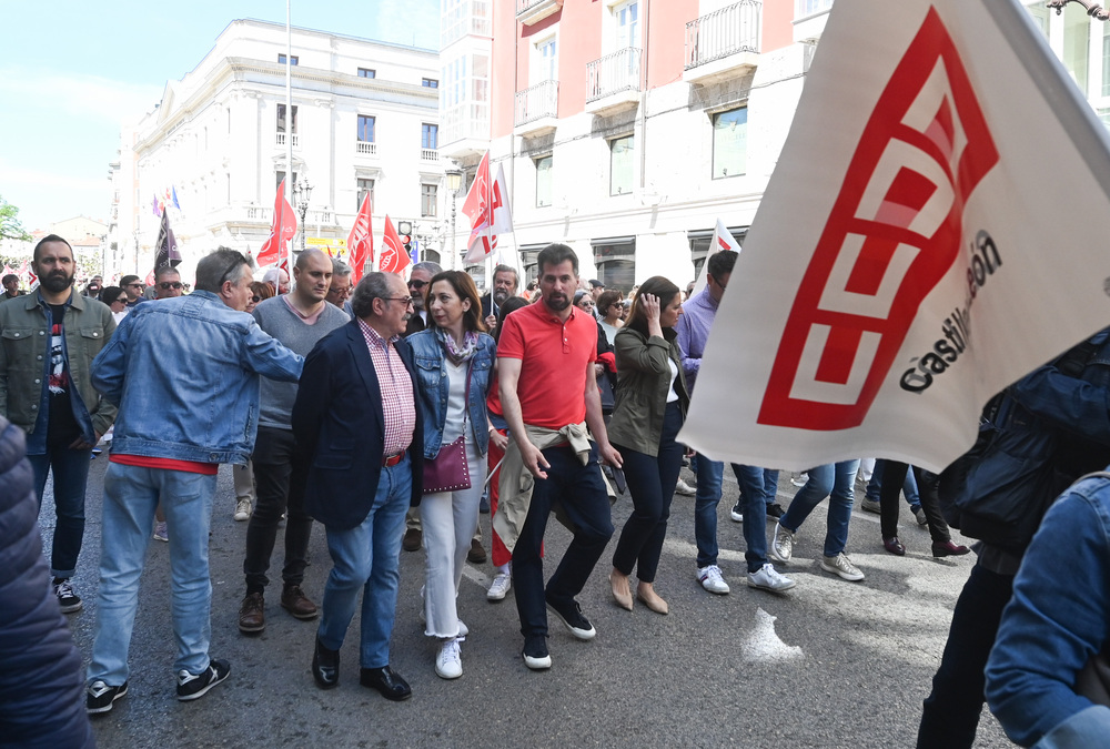 Manifestación por el Día del Trabajador en las calles de Burgos.  / RICARDO ORDÓÑEZ (ICAL)