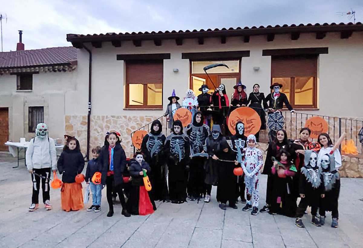 Halloween en Santa María del Mercadillo.  / DB