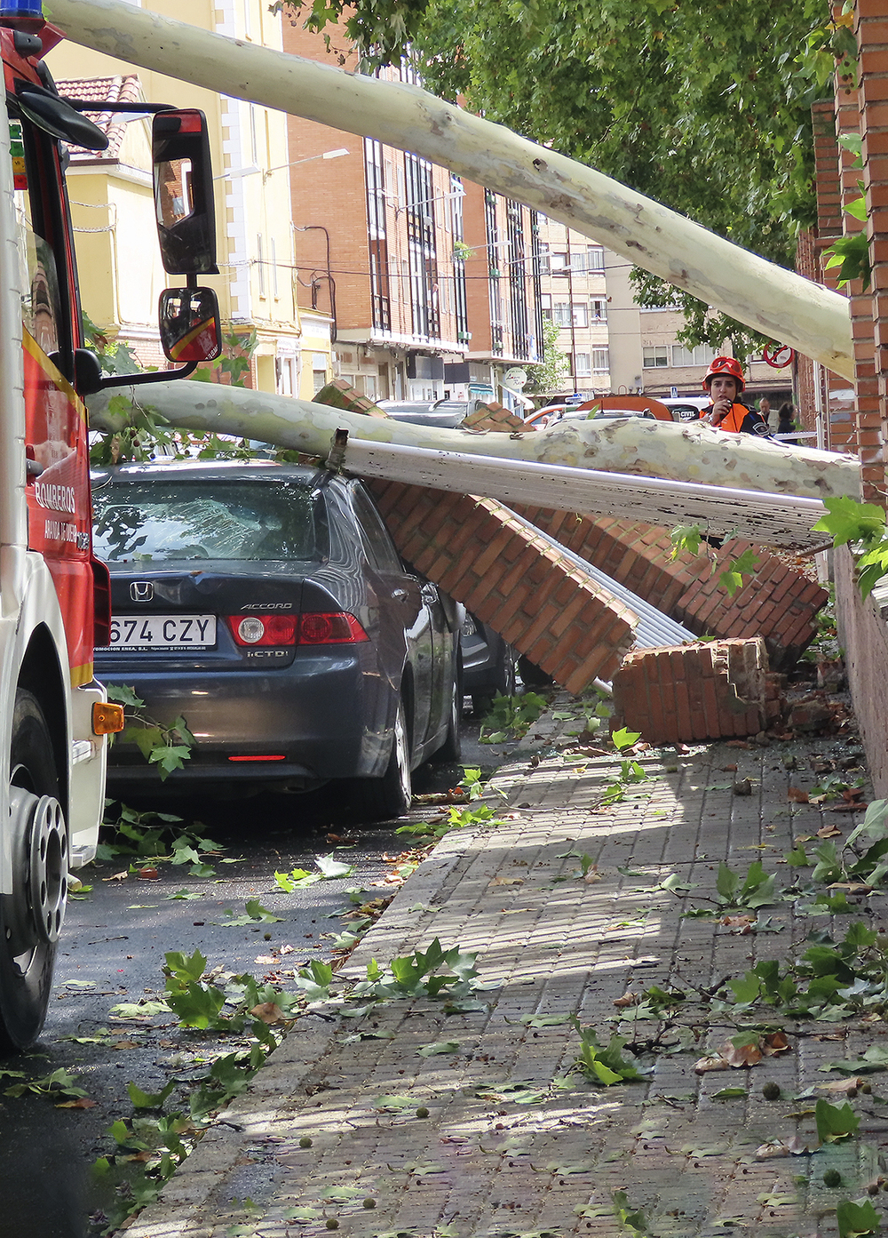 Decenas de coches dañados tras una tormenta súbita en Aranda