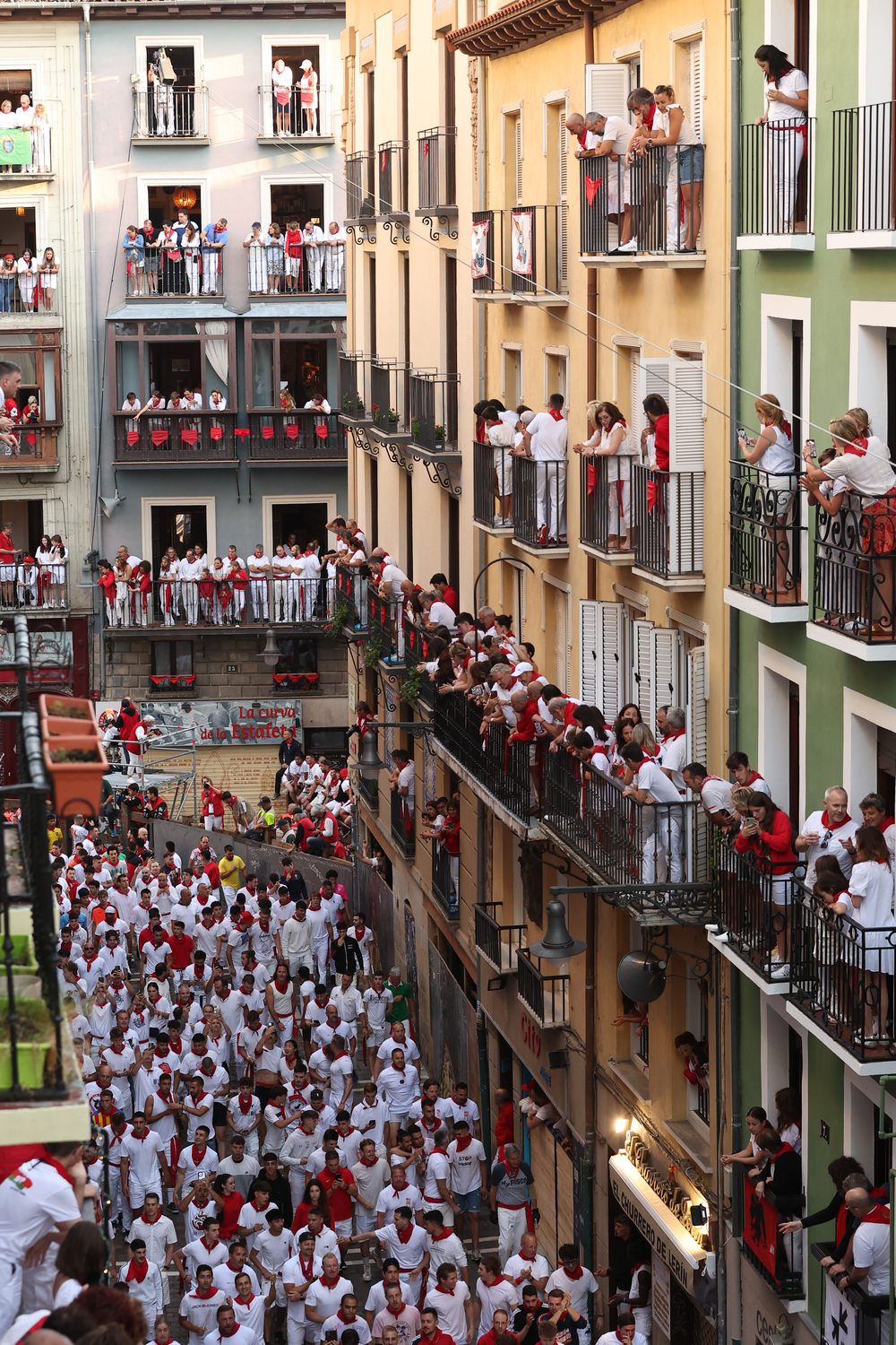 Cuarto encierro de los sanfermines 2023  / EFE