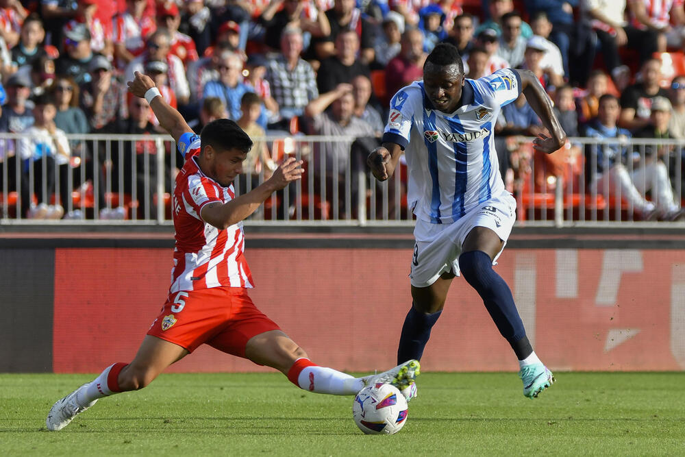 La Real Sociedad liquida al colista