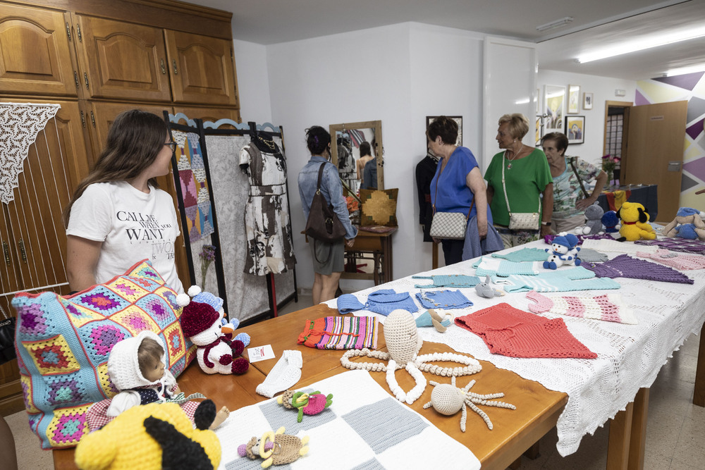 Las mujeres de la Asociación La Bretonera realizaron su propia exposición.