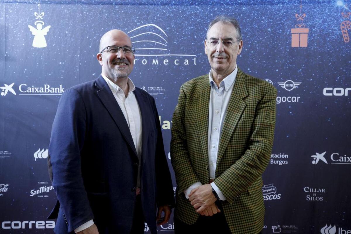 Guillermo Leal, a la izquierda, con Miguel Ángel Benavente, presidente de la Federación de Asociaciones Empresariales (FAE) y del Tizona. Leal entiende algo de chino y Benavente algo de argentino.  / VALDIVIELSO