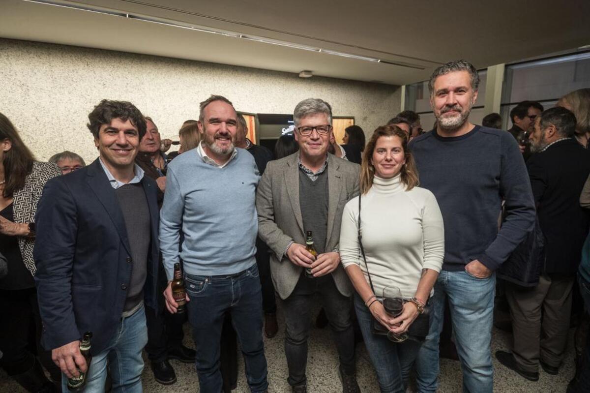 Gonzalo de Santiago (i), Rodrigo Alonso y Sandra Canduela, los tres del MEH, con Alejandro Sarmiento (que estaba como en casa) en el centro y Miguel Maciá.   / ALBERTO RODRIGO