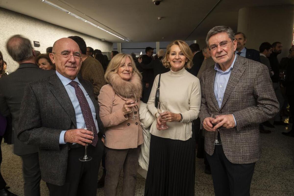 El decano de los notarios, Fernando Puente de la Fuente (damos fe -y gratis- de que era él), Ana María Ubierna, Amparo Mingo y Javier Gutiérrez (d.), exdirector general de Promecal.  / ALBERTO RODRIGO