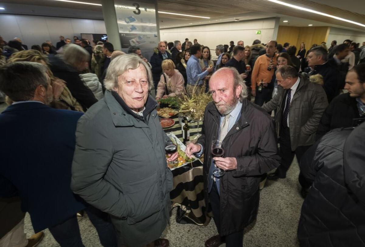 Pedro Torres (i) y Quino Monje, que te juzgan un toro a primera vista y te pesan una vaquilla solo con olerla.    / ALBERTO RODRIGO