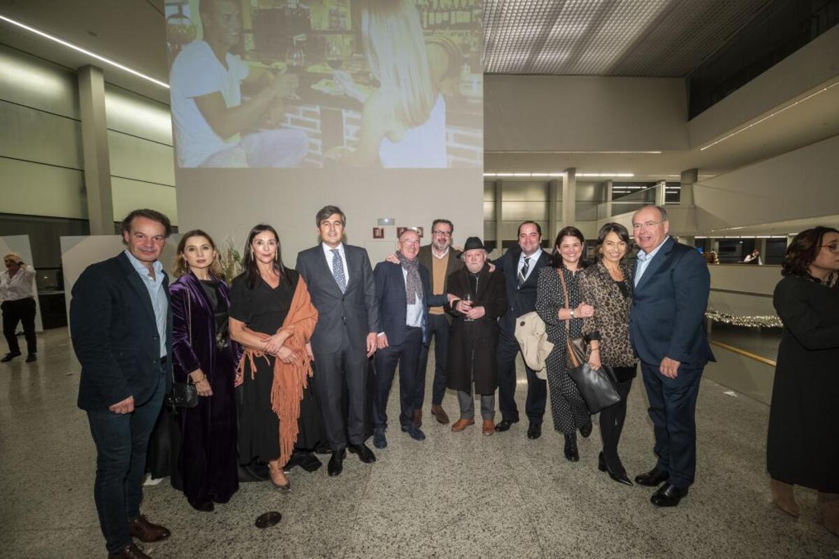 El matador Miguel Ángel Sánchez (i), la fiscal Marta Rojo, Susana Arosa, Daniel Méndez, José Manuel González, Eduardo Ortiz, Cristino, Pablo Cortés, Fernanda Ballorca, Carola Aparicio y Roberto Bañuelos cerrando el ruedo.  / ALBERTO RODRIGO