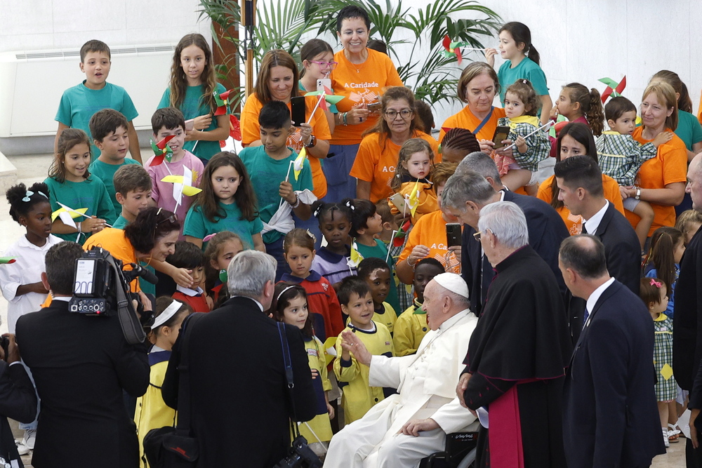 Pope Francis at the Parish Center of Serafina  / EFE