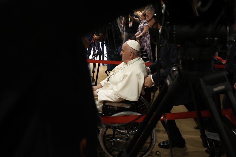 Pope Francis at the Parish Center of Serafina  / EFE