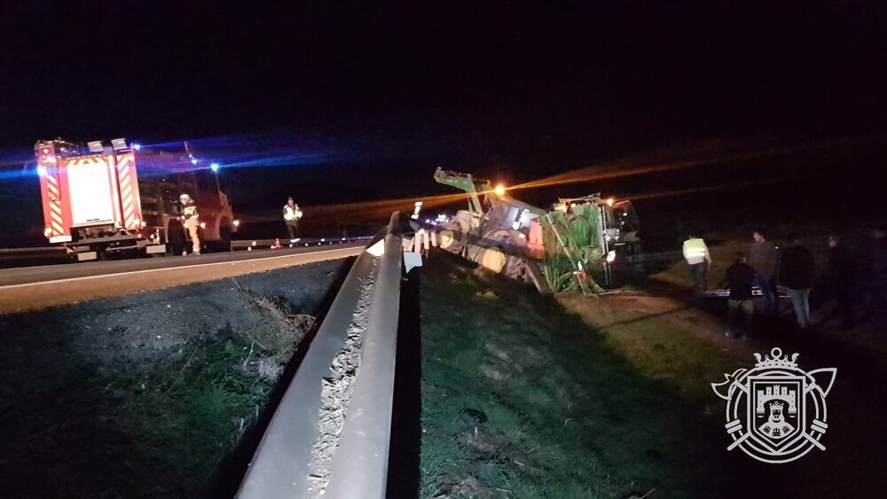 Muere al chocar contra un tractor en la N-120