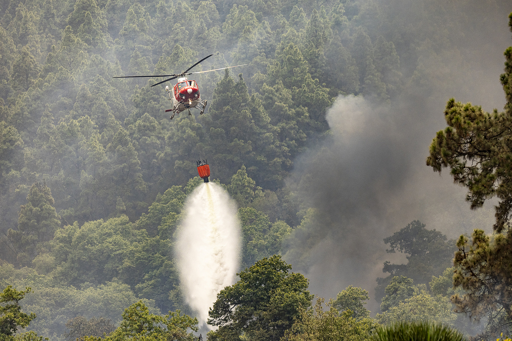 El incendio en Tenerife se agrava en la zona norte provocando nuevas evacuaciones  / EUROPA PRESS