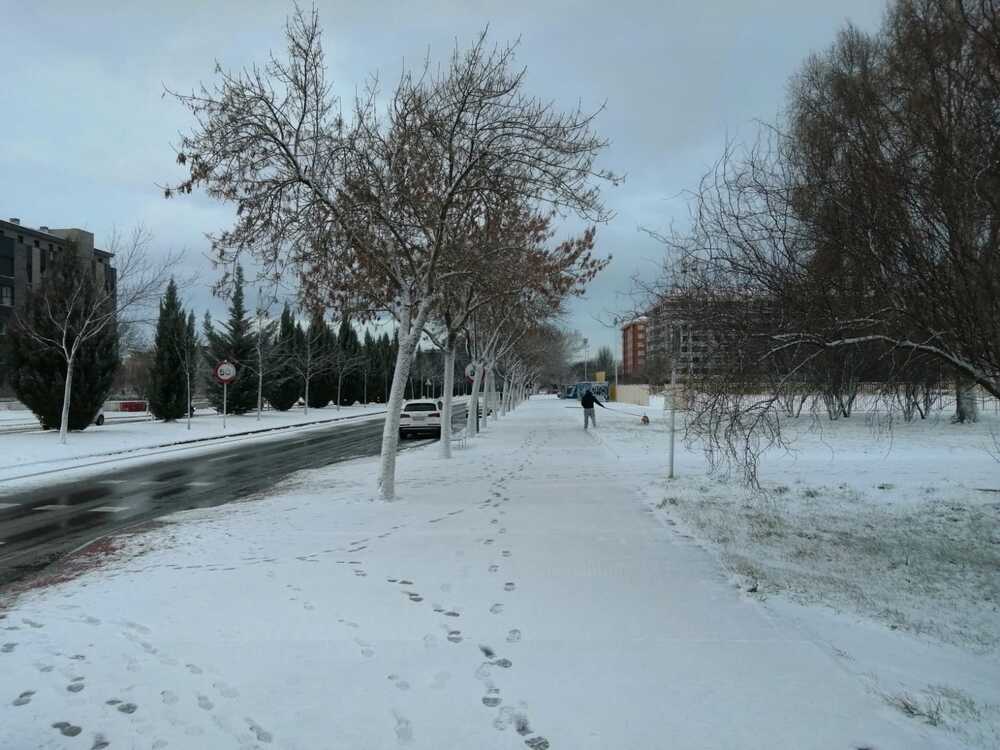 La nieve ya cubre las calles de Burgos  / Diario de Burgos
