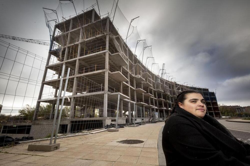 Cristina López, de 33 años, nació y estudió en Belorado. Ahora trabaja en Burgos cubriendo bajas en algunas escuelas infantiles mientras oposita para optar a una plaza fija.