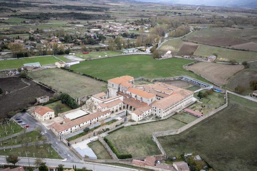 El monasterio de Santa Clara fue fundado en 1313 por Sancho Sánchez de Velasco.