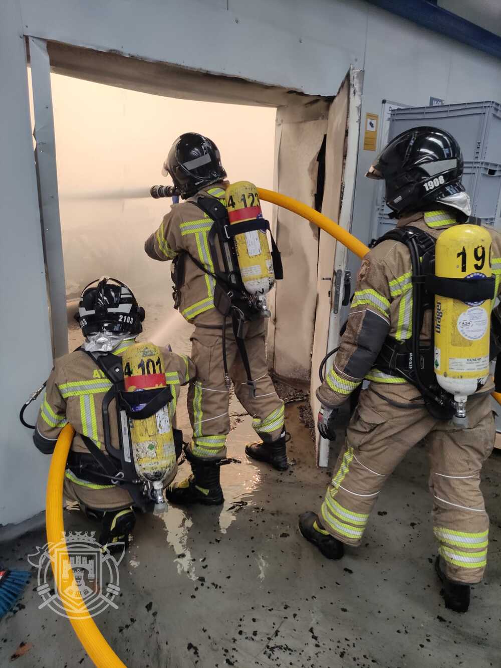 Intervención de los Bomberos de Burgos en Torreplas.  / @BOMBEROSBURGOS