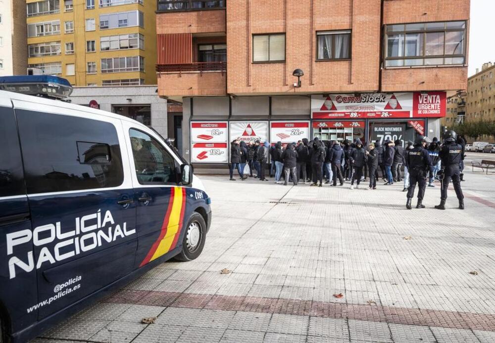 La Policía Nacional controla a los ultras que protagonizaron la pelea ante aficiones el pasado 27 de noviembre en Burgos.