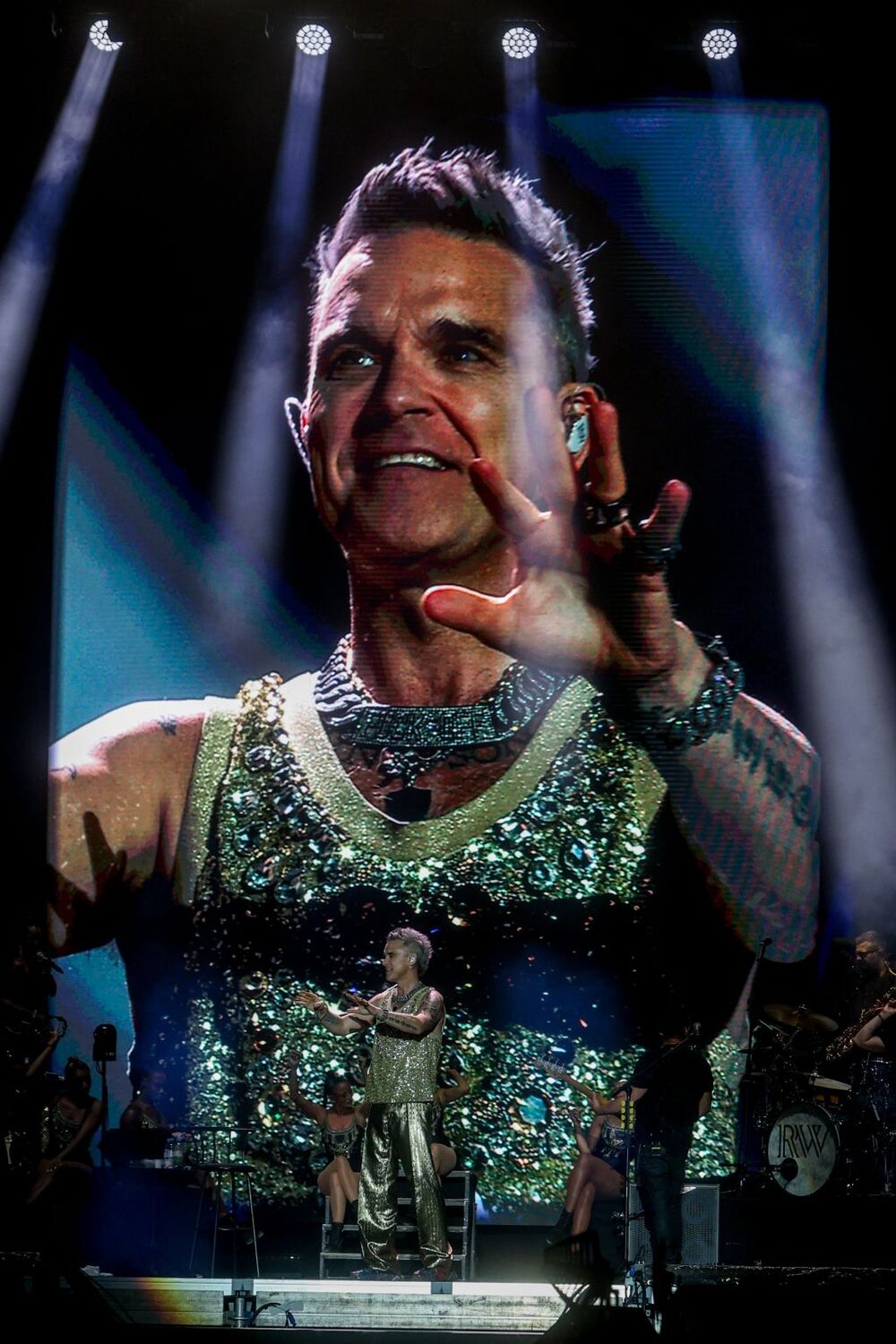 Robbie Williams actúa en el Mad Cool 2023  / RICARDO RUBIO