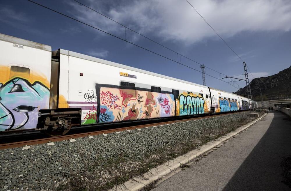 Imagen de archivo de grafitis en trenes. 