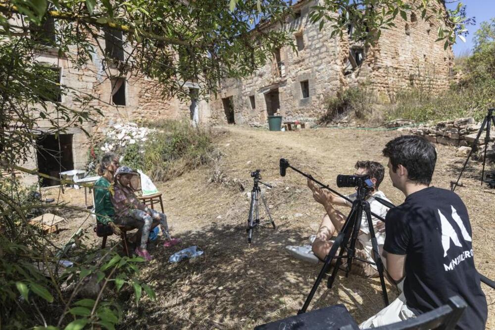 La historia de Maaike Geurts y el resto de su familia, entrevistados en Bárcena de Bureba, protagoniza el nuevo proyecto audiovisual de los ‘youtubers’ catalanes. 