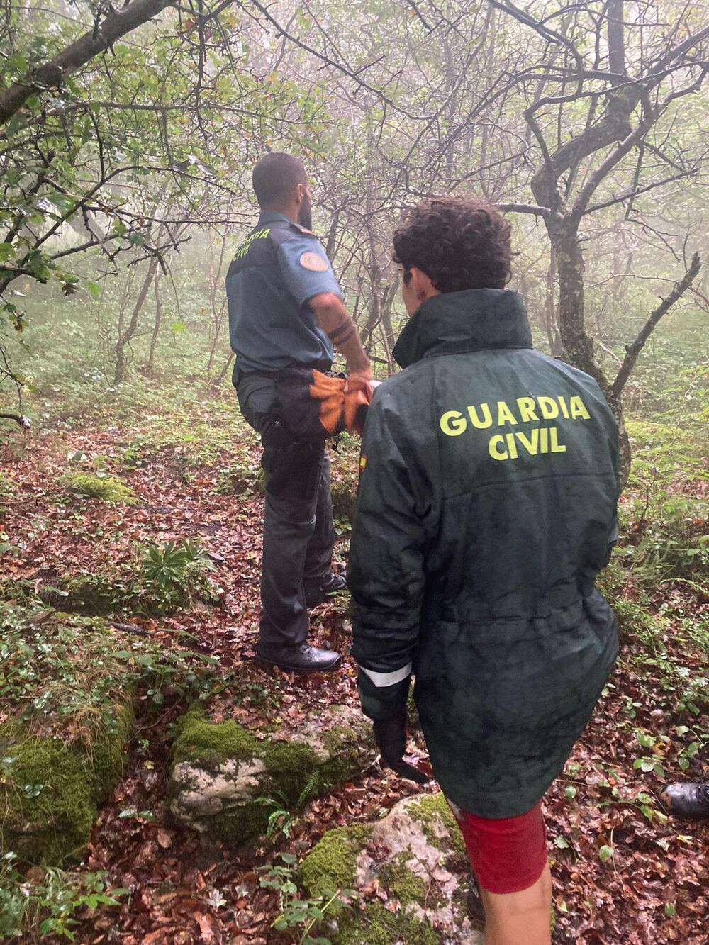 La Guardia Civil rescata al chico perdido en el Valle de Losa