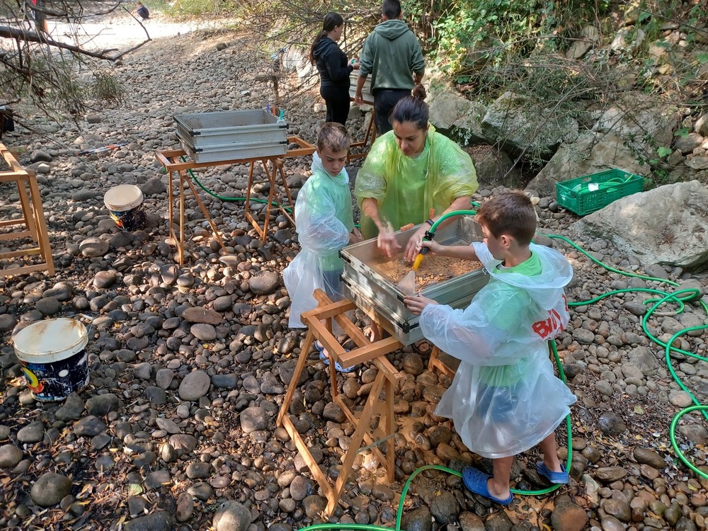 Campaña de excavación en el yacimiento neandertal de la cueva de Prado Vargas.